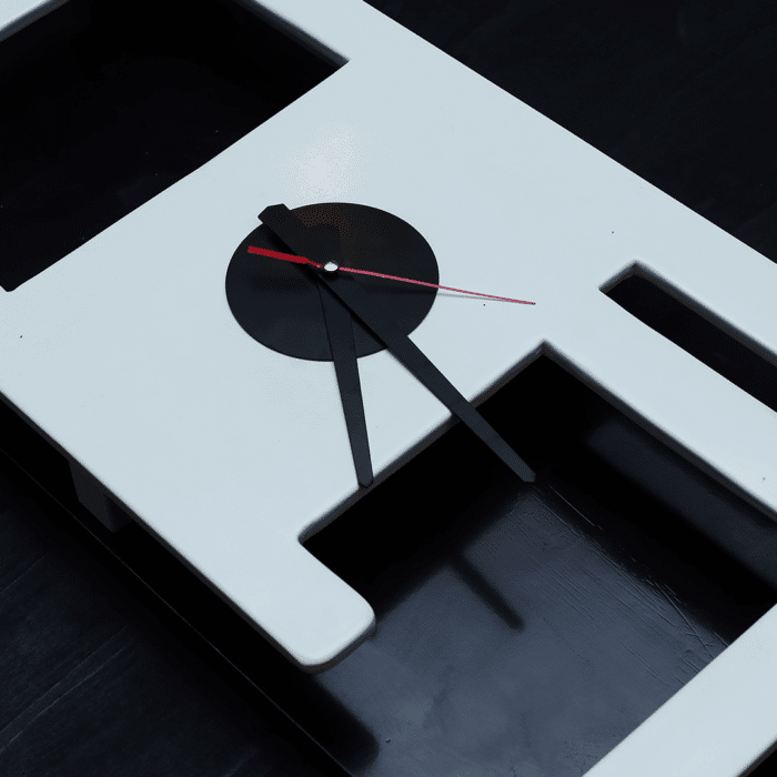 ساعة حائط من الخشب الطبيعي LU0038