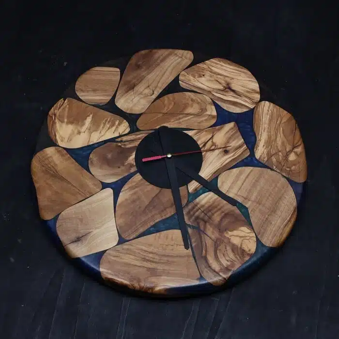 ساعة حائط من الخشب الطبيعي مع الإيبوكسي