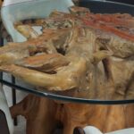 طاولة طعام من جذور الأشجار الطبيعية DT0015